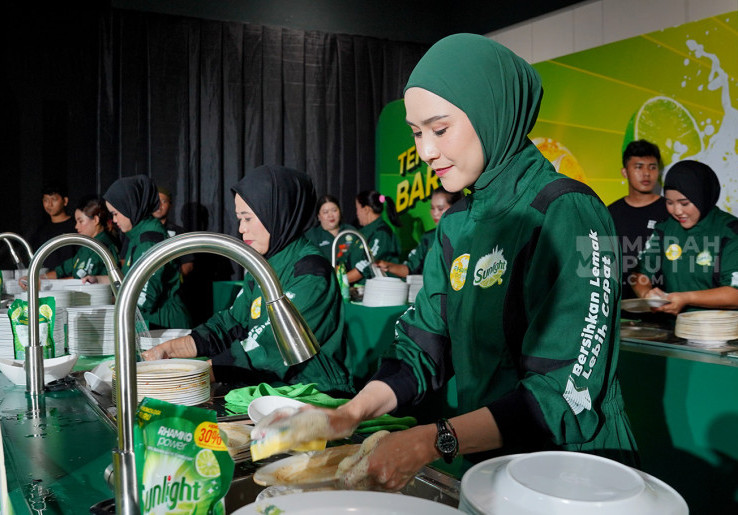Meriahkan Hari Kartini Aksi Para Ibu Adu Cepat Cuci Piring Secepat Kereta Whoosh