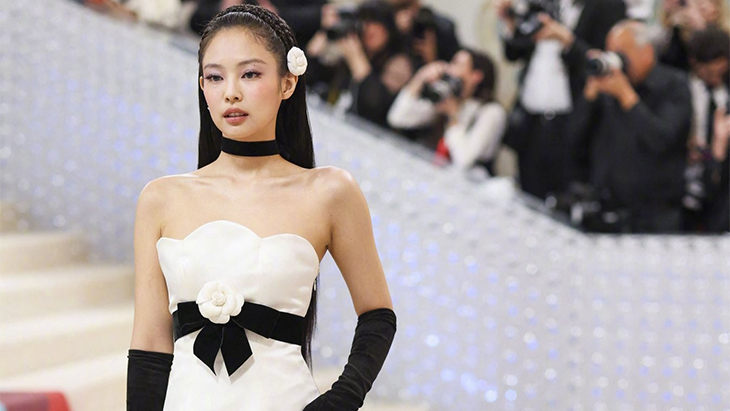Tampil di Met Gala 2023, Jennie BLACKPINK Pakai Gaun Koleksi Chanel 1990