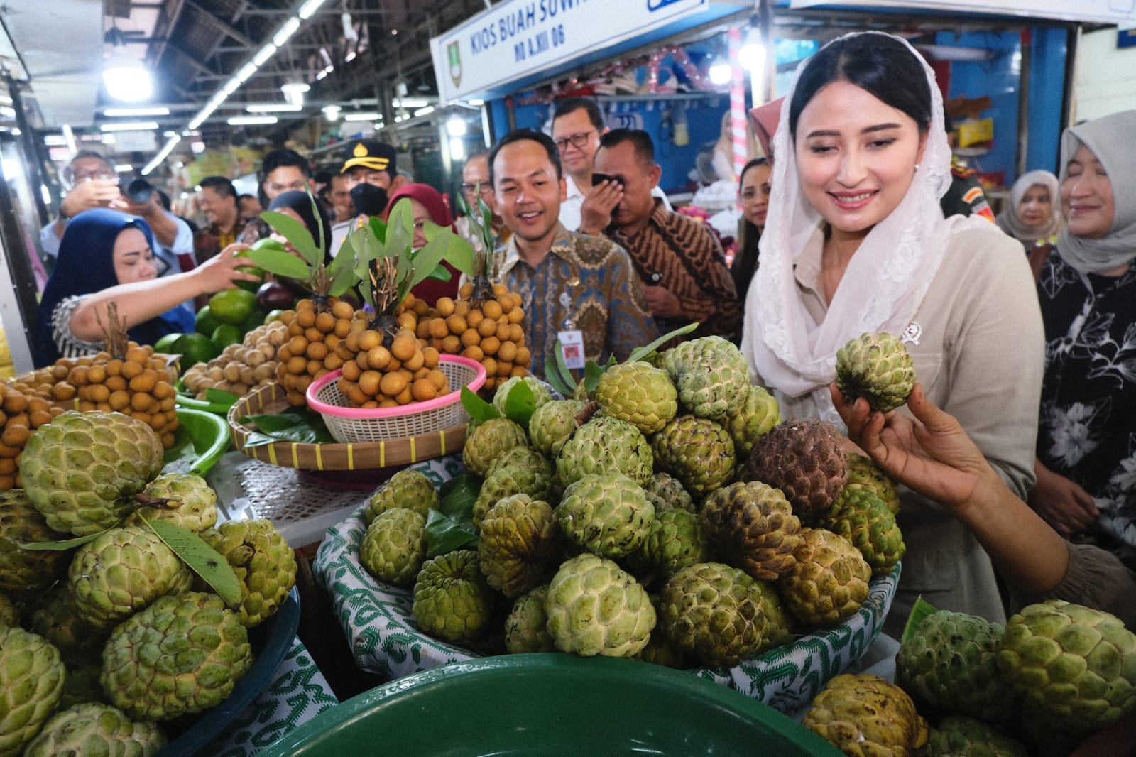 Inpeksi Harga Bahan Pokok di Solo, Wamendag Dyah: Harga Bawang Putih di Atas HET
