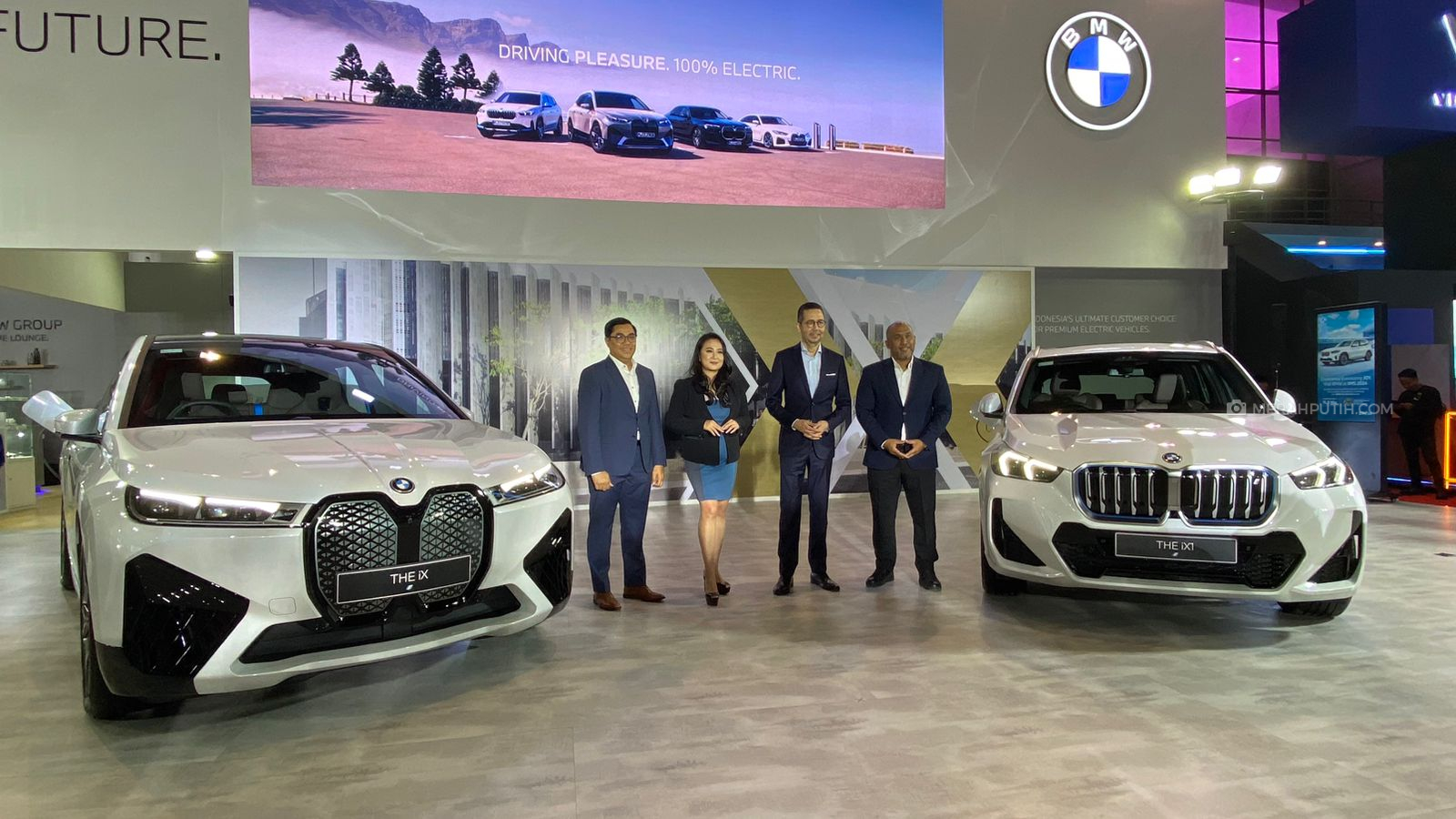 BMW Hadirkan 2 Model EV Terbaru di Gelaran IIMS 2024