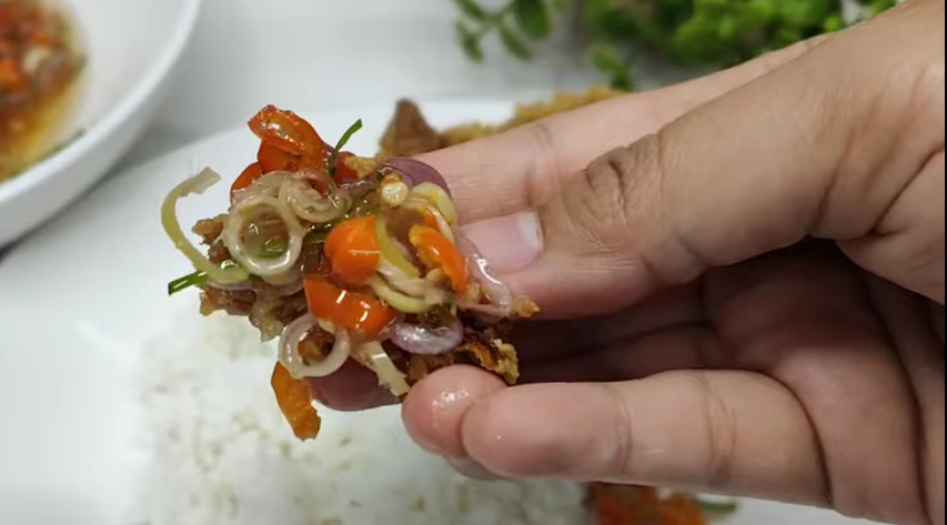 Resep Sambal Matah yang Segar dan Nikmat: Ingat Rendam Cabai di Air Es