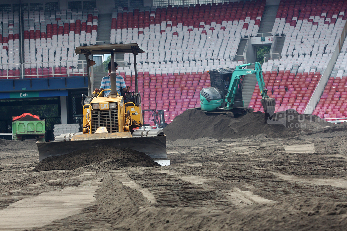Menilik Revitalisasi Lapangan Stadion Utama Gelora Bung Karno Jakarta