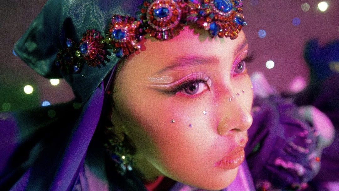 Jinan Laetitia Lebih Santai di Single 'Symbols'