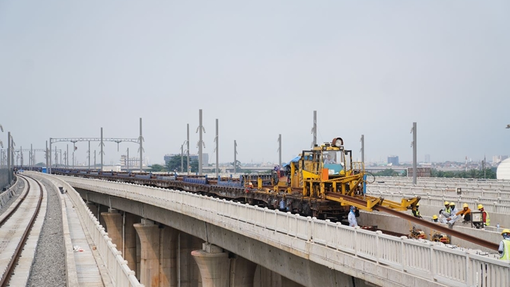Proyek Kereta Cepat Jakarta - Bandung dan LRT Jabodebek Dekati Rampung