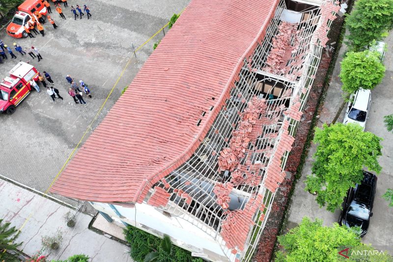 Atap SMKN 1 Cileungsi Ambruk Timpa 31 Siswa, Dedi Mulyadi: Dipastikan Kualitas Pembangunannya Buruk