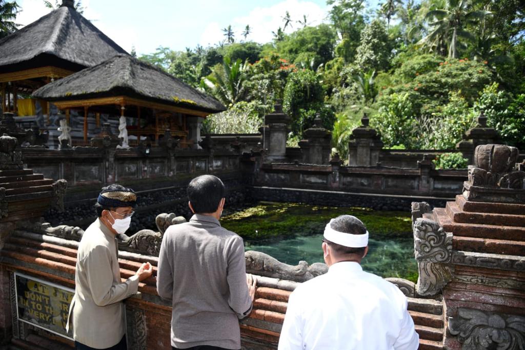 Presiden Joko Widodo berkunjung ke cagar budaya Pura Tirta Empul, Kabupaten Gianyar, Bali. (Foto: Setpres)
