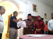DPD Berikan Sumbangan untuk Korban Wamena Asal Sumbar Rp850 Juta