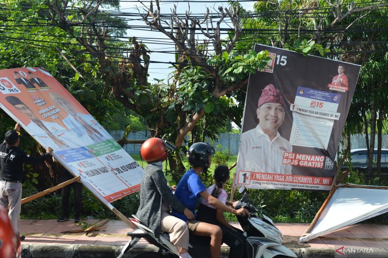 Hari Kedua Masa Tenang Kampanye, Satpol PP Bali Tertibkan Ratusan APK