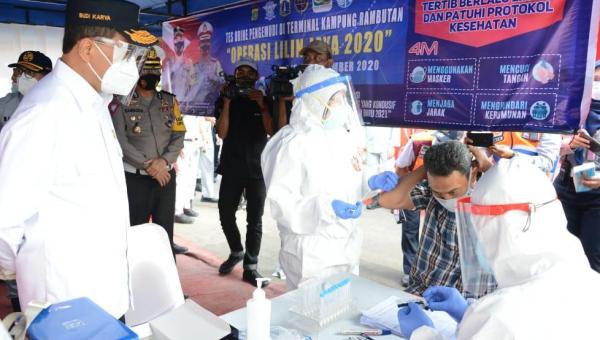 Menhub Budi Tinjau Pelaksanaan Rapid Test Antigen di Terminal Kampung Rambutan