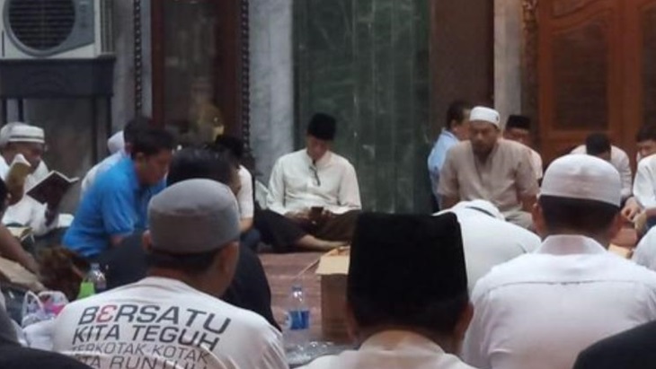 Sandiaga Uno saat Nisfu Syakban. (MP/Ponco Sulaksono)