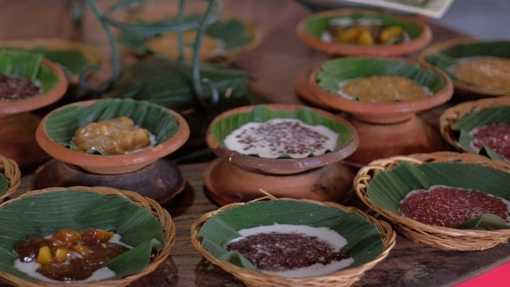 Warga Rebutan Ribuan Bubur Manis di Festival Jenang untuk Rayakan HUT ke-274 Kota Solo