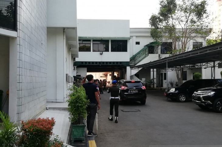 Rombongan mobil Menko Polhukam Kabinet Kerja Jilid 1 Wiranto tiba di RSPAD Gatot Soebroto, Jakarta, Selasa (22-10-2019). ANTARA/Zuhdiar Laeis