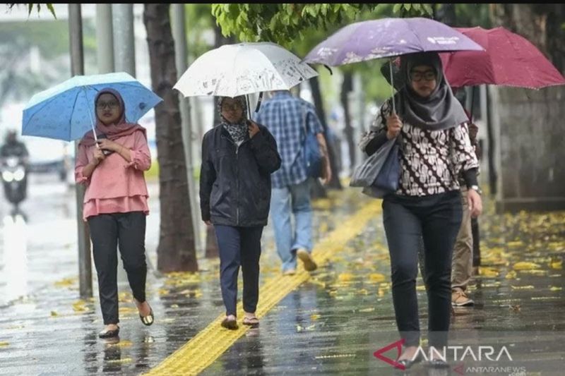 Waspada Hujan Petir di Jakbar Jaktim, dan Jaksel