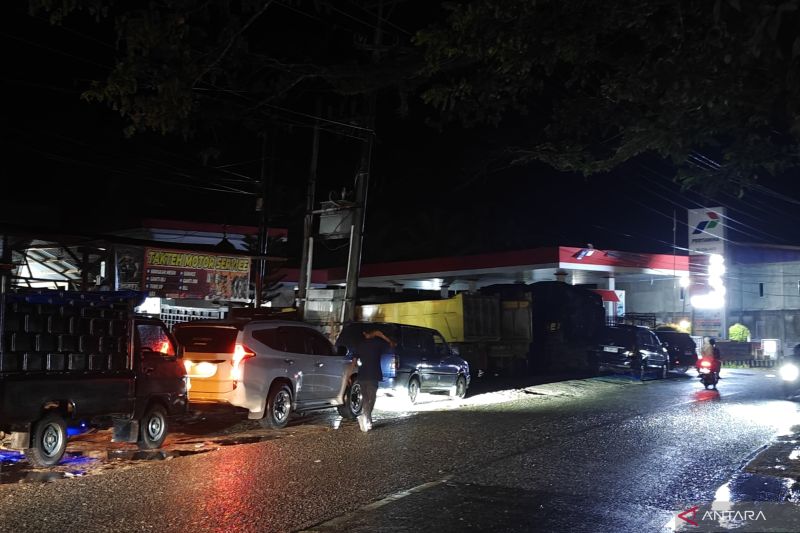 Antrean Kendaraan di SPBU Mengular di Berbagai Daerah, Begini Respon Kementerian ESDM