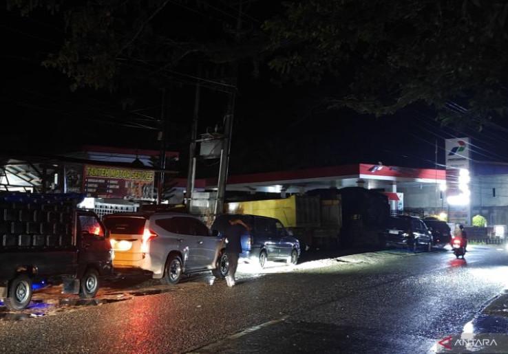 Antrean Kendaraan di SPBU Mengular di Berbagai Daerah, Begini Respon Kementerian ESDM