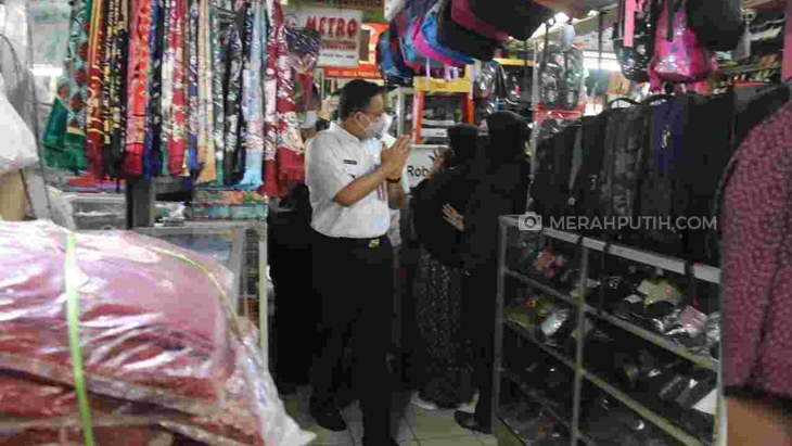   Gubernur Provinsi DKI Jakarta Anies Baswedan melakukan sidak ke sejumlah pasar pada Sabtu (8/5). (Foto: MP/Kanugrahan)