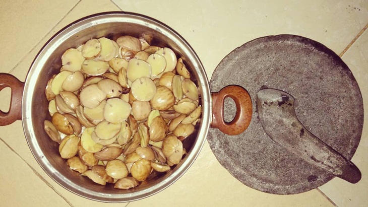 Jengkol mentah. (Foto: instagram.com/warungrinjani)