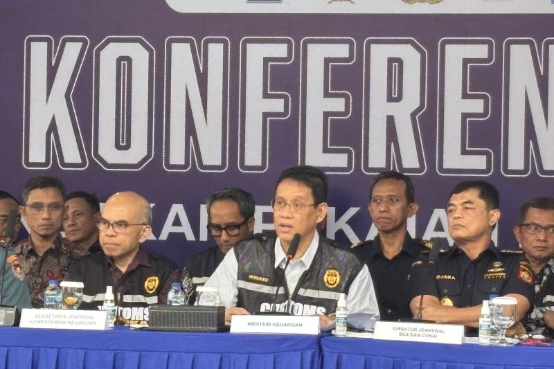 Kemenkeu Sita 43 Kontainer Berisi 4.687 Barang Bekas Senilai Rp 37,5 Miliar