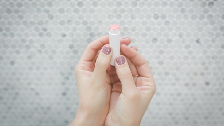 Lip balm enggak membuat kecanduan. (Foto: Pixabay/StockSnap)