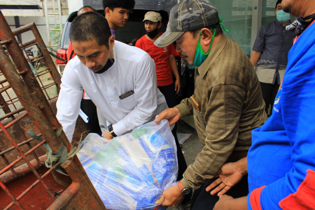 PKS Rogoh Kocek Rp2,2 Miliar Sediakan Bansos untuk Warga Miskin Jakarta
