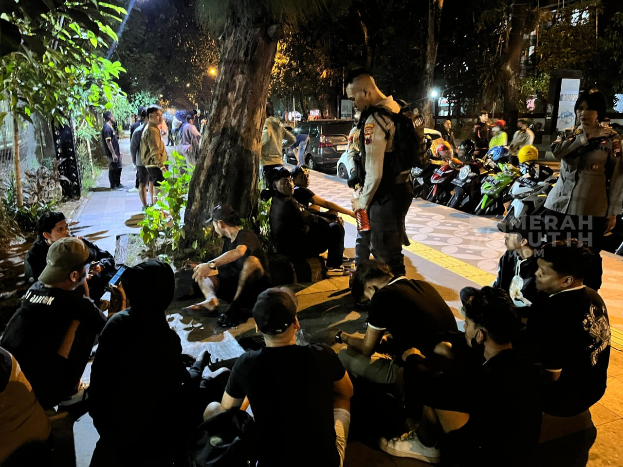 Kedapatan Bawa Miras saat Semifinal Piala Presiden, Puluhan Oknum Suporter Diamankan Polisi