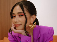 Niki Zevanya Tampil di Cover Majalah Vogue Singapore
