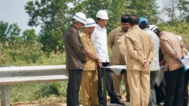 Presiden Joko Widodo mengunjungi kawasan Bukit Soeharto di Kalimantan Timur (Biro Pers Sekretariat Presiden)