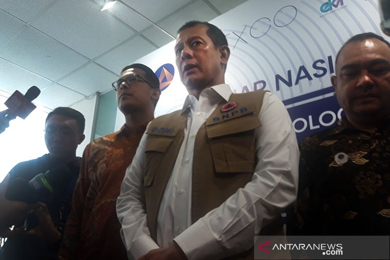 Kepala Badan Nasional Penanggulangan Bencana (BNPB) Doni Monardo memukul gong saat pembukaan kegiatan seminar kebencanaan di Jakarta, Senin (24/2/2020). ANTARA/Muhammad Zulfikar/aa.