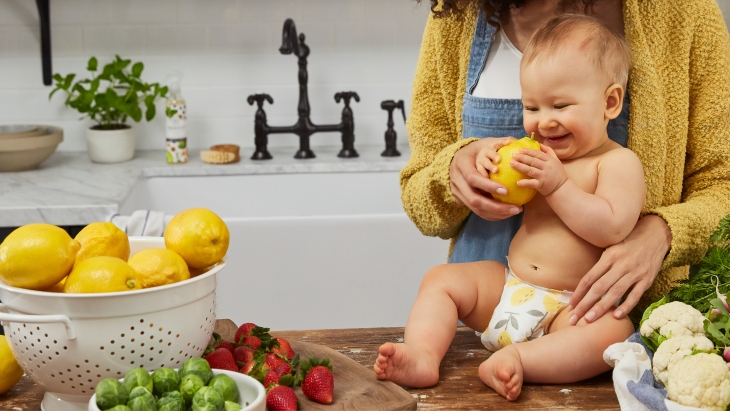 Sediakan makanan dengan serat tinggi dan cukupi cairan dalam tubuh anak (Foto: Unsplash The Honest Companya)