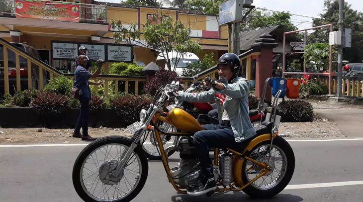 Ini nih Jaket Keren Jokowi yang Dipakai Touring Chopper
