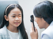 Parents, Perhatikan Tanda Anak Perlu Periksa Mata 