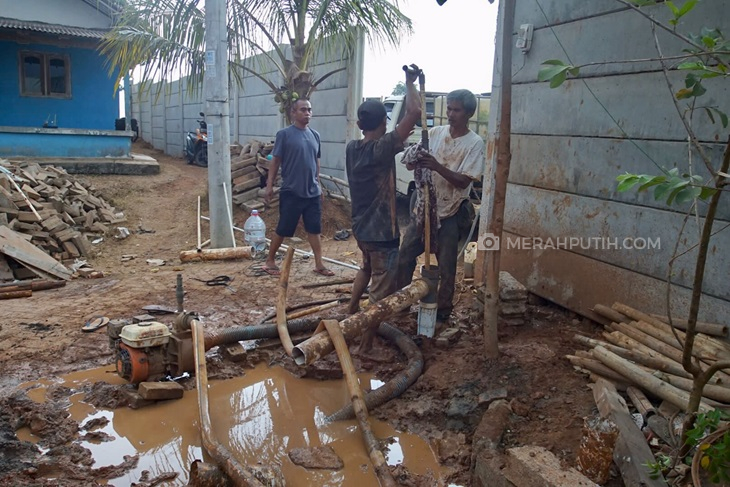 Langkah ini diharapkan dapat membantu warga sekitar mendapatkan air bersih. (Foto: Side.id/Prasso)