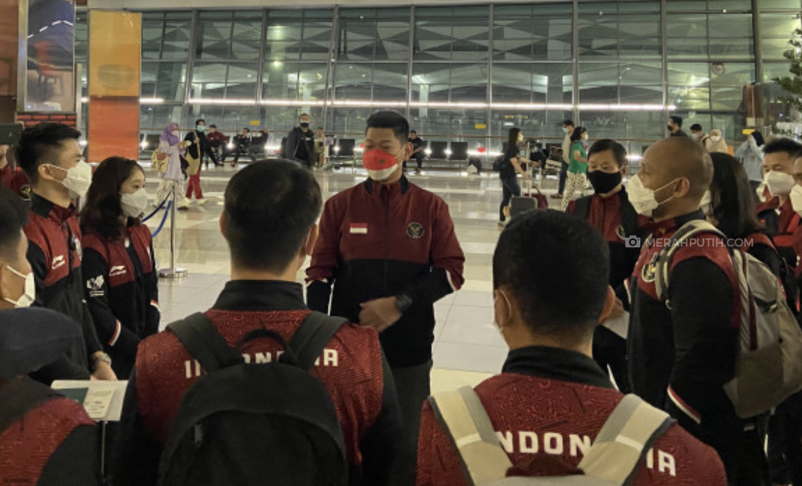 Ketua NOC Raja Sapta Oktohari memberikan arahan kepada atlet yang berlaga di SEA Games 2021 (BolaSkor/Johan Kristiandi)