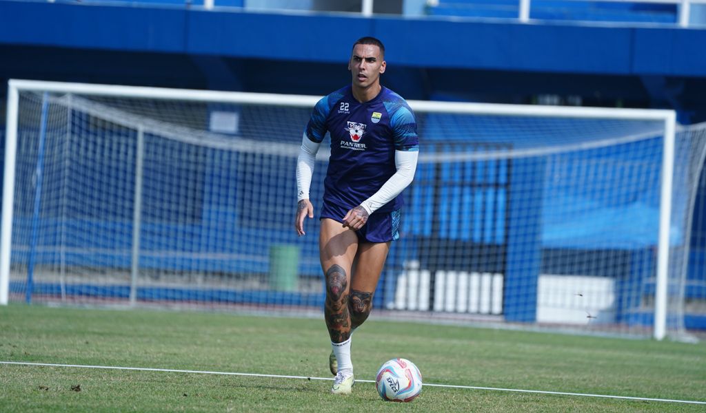 Bek Persib Alberto Rodriguez Penasaran dengan Derbi Indonesia Melawan Persija