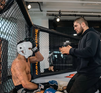 Kronologi Insiden Khabib Nurmagomedov Diusir dari Pesawat Frontier Airlines: Sikap Tenang Legenda UFC Jadi Perhatian