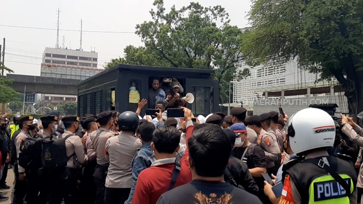 Demonstrasi di depan Kedubes Amerika Serikat, Gambir, Jakarta Pusat, Kamis (30/9). (Foto: MP/Kanugrahan)