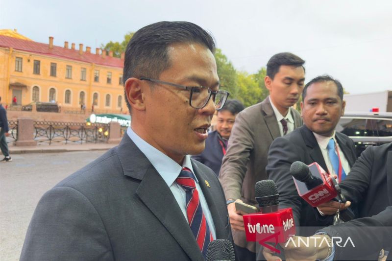 Lagi Dampingi Prabowo di Rusia, Menlu Sugiono Tetapkan Status Kedubes RI Teheran Siaga 1