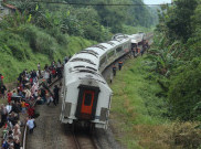 KAI Evakuasi KA Bangunkarta di Bumiayu Brebes