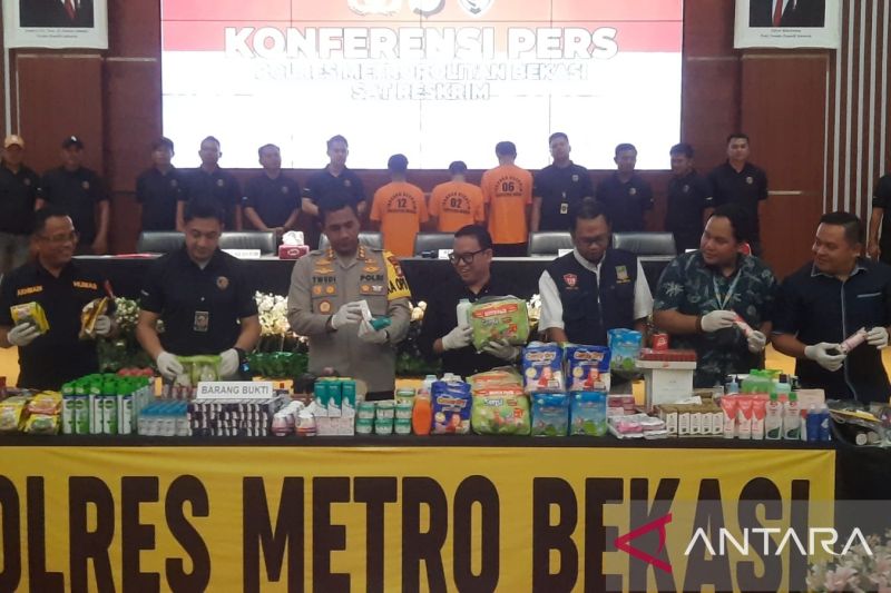 3 Warga Bekasi Keruk Rp 625 Juta Jual Susu Hingga Kondom Berkedaluwarsa Palsu