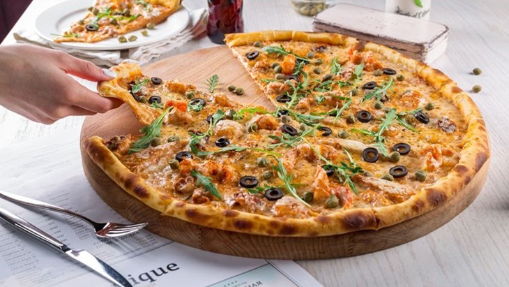 Restoran Ini Tawarkan Pizza Besar Gratis, Dengan Syarat Tak Gunakan Ponsel Saat Makan