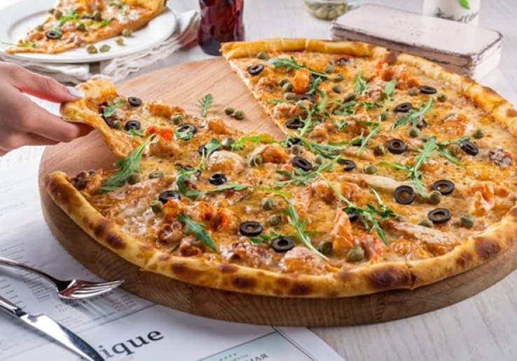 Restoran Ini Tawarkan Pizza Besar Gratis, Dengan Syarat Tak Gunakan Ponsel Saat Makan