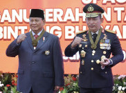 Prabowo Terima Tanda Kehormatan Bintang Bhayangkara Utama dari Kapolri