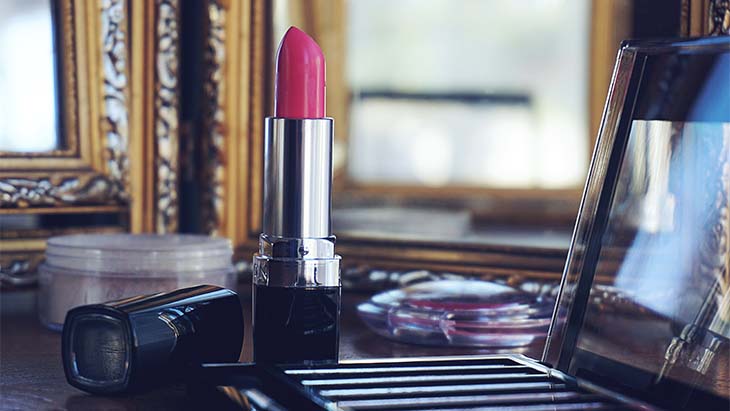 Trik Memilih Warna Lipstik Sesuai Tone Kulit