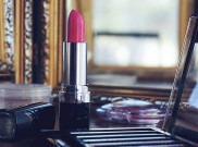 Trik Memilih Warna Lipstik Sesuai Tone Kulit