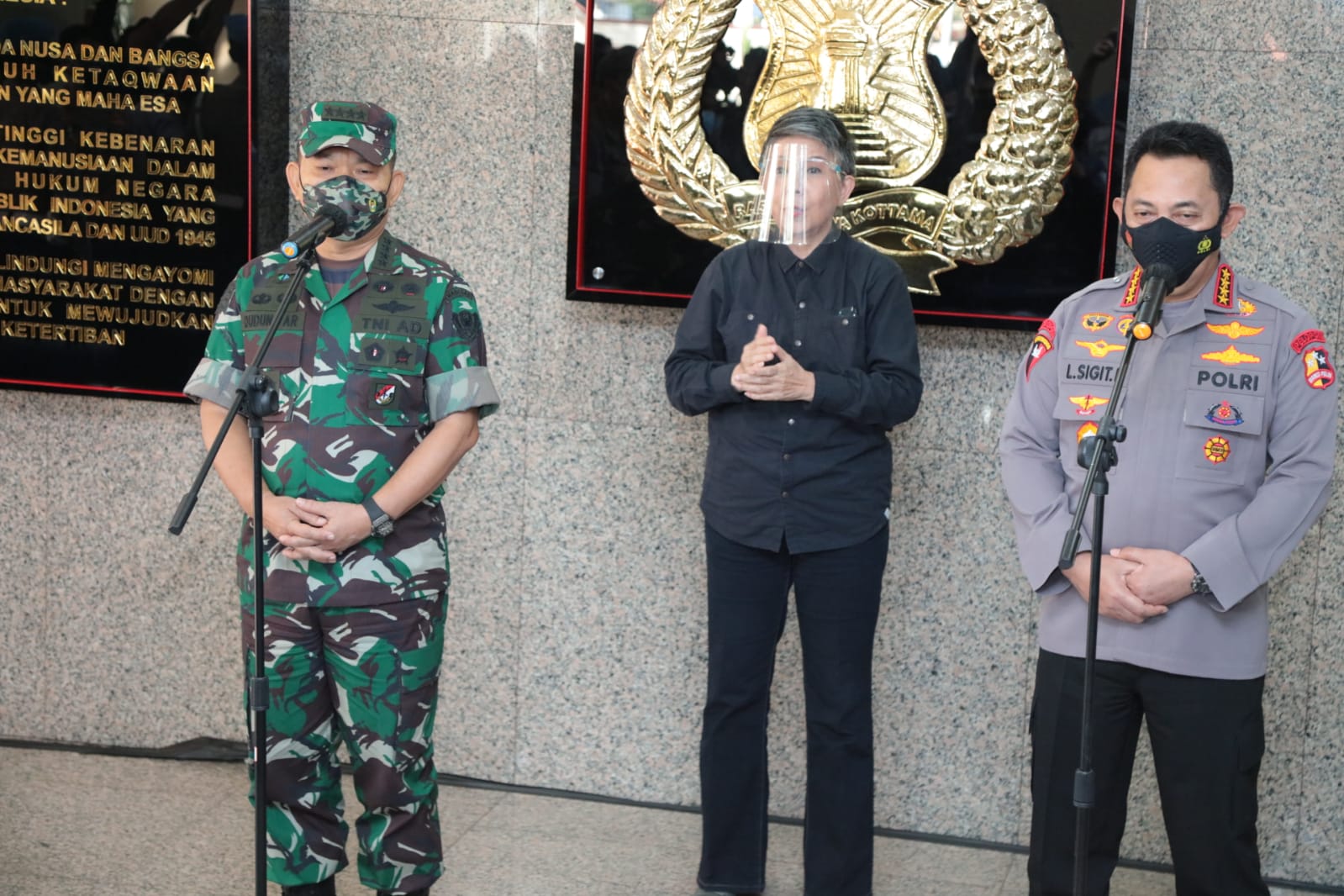 Silaturahmi ke Mabes Polri, KSAD Dudung Bahas Sejumlah Hal dengan Kapolri