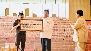 Momen Presiden Prabowo Saksikan Penyerahan Uang Senilai Rp13,2 Triliun Hasil Korupsi CPO di Kejagung