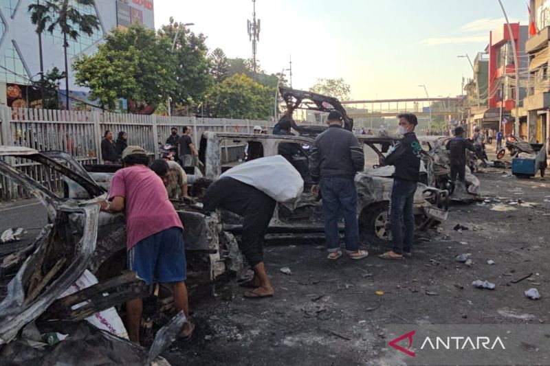 Rusak Parah Markas Polres Jakarta Timur, Banyak Kendaraan Hangus Terbabar