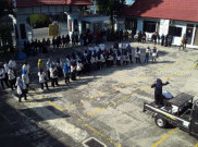 Ikut Demo Mahasiswa dan Dosen, Rektor Uniba Solo Lepas Baju dan Pilih Mundur