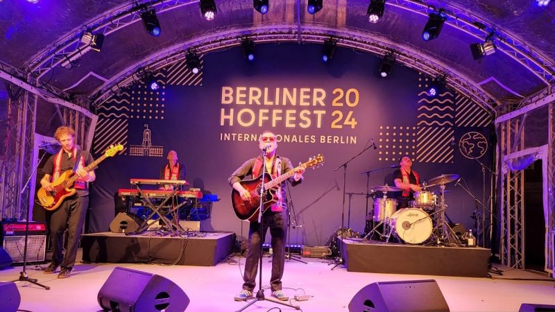 Sandhy Sondoro Tampil di Berliner Hoffest 2024