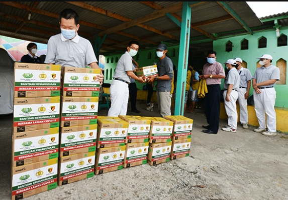 Buddha Tzu Chi Peduli NKRI Salurkan 10 Ribu Ton Beras dan 20 Juta Masker